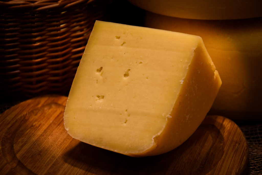 Сыр Бельпаэзе с тмином от фермера